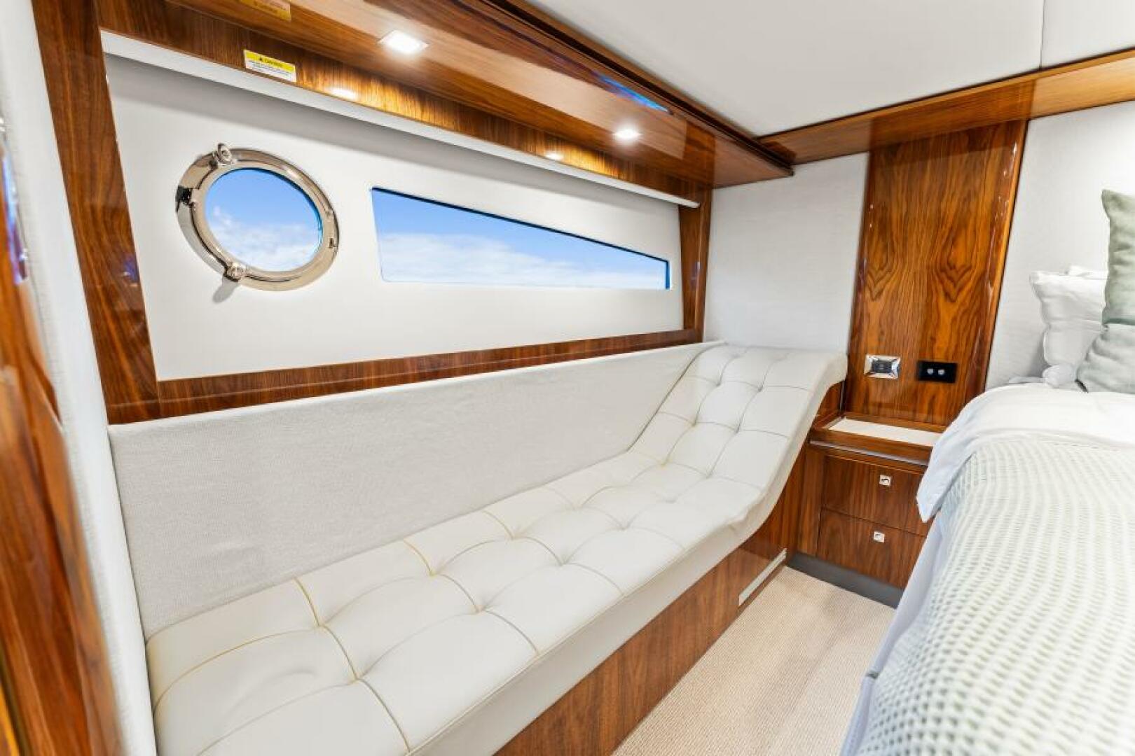 Slide: The Image of Riviera 5400 Sport Yacht Platinum Edition 2021 - 4933514