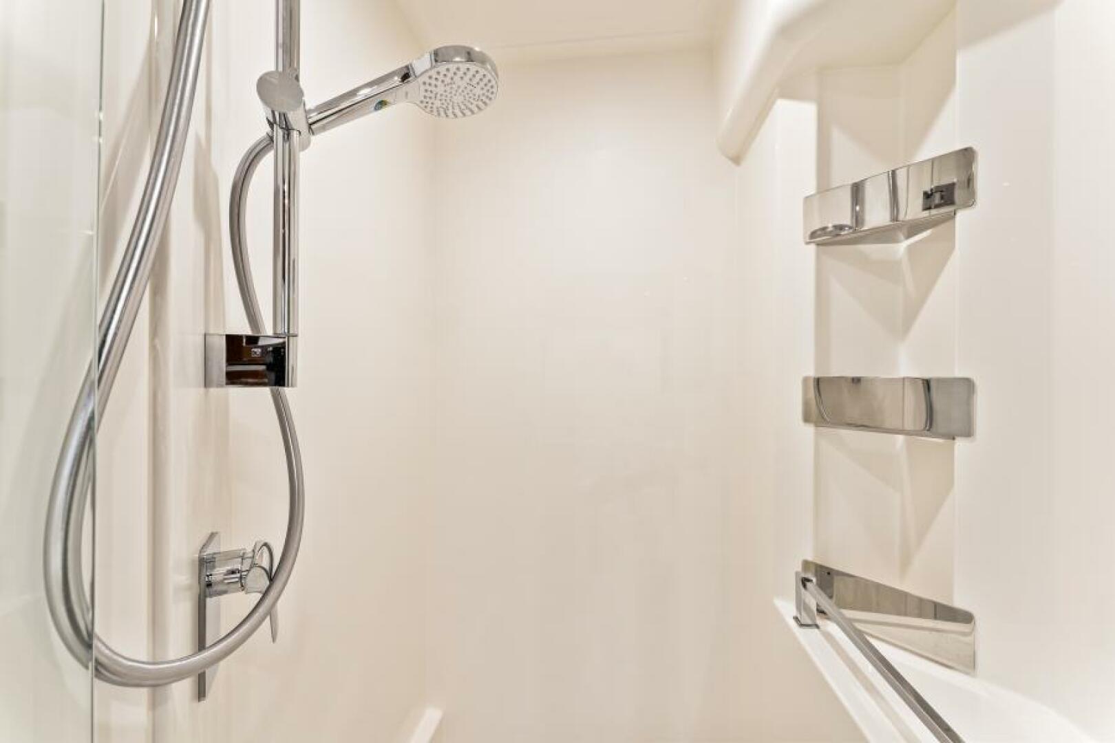 Slide: The Image of Riviera 5400 Sport Yacht Platinum Edition 2021 - 4933515