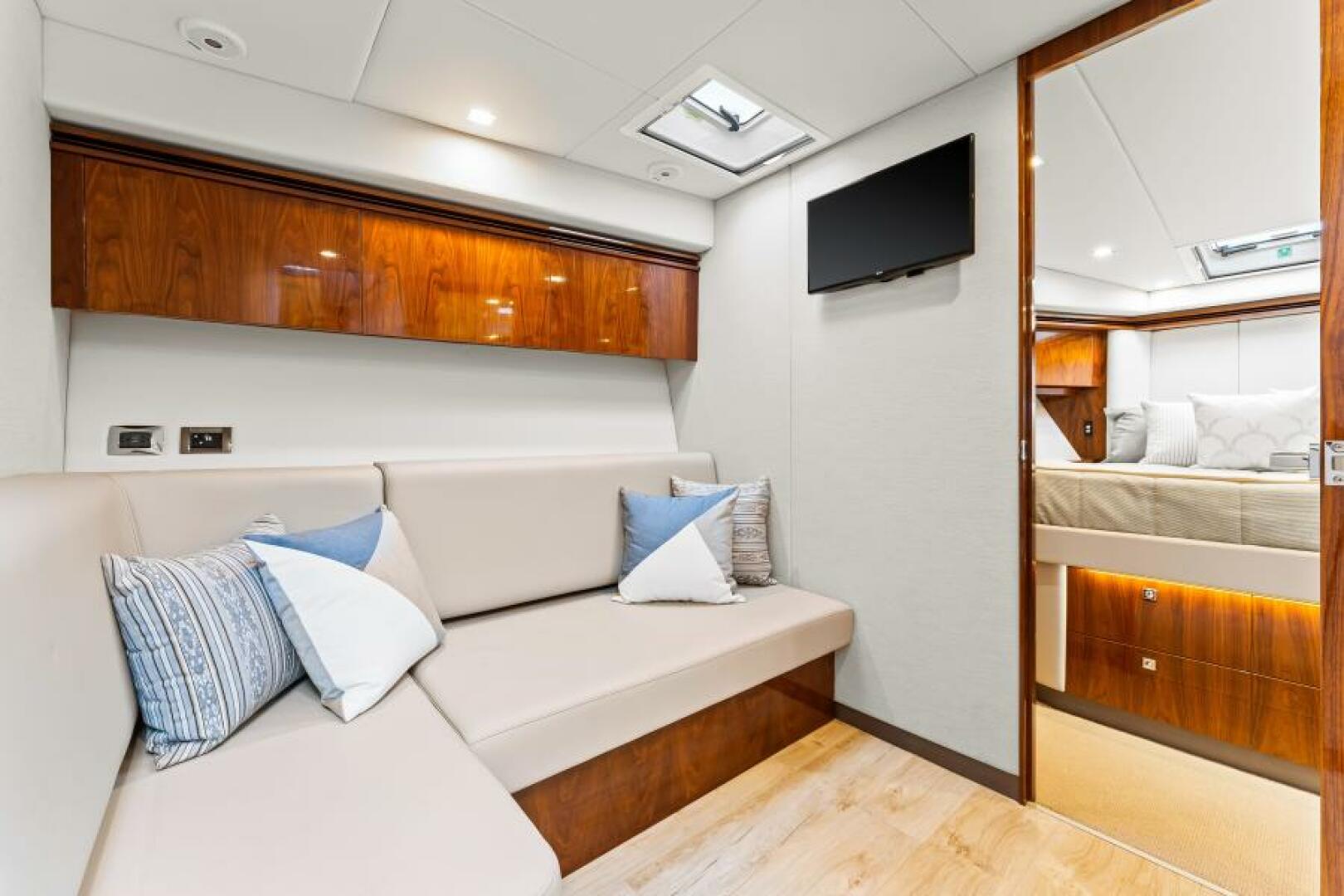 Slide: The Image of Riviera 5400 Sport Yacht Platinum Edition 2021 - 4933516