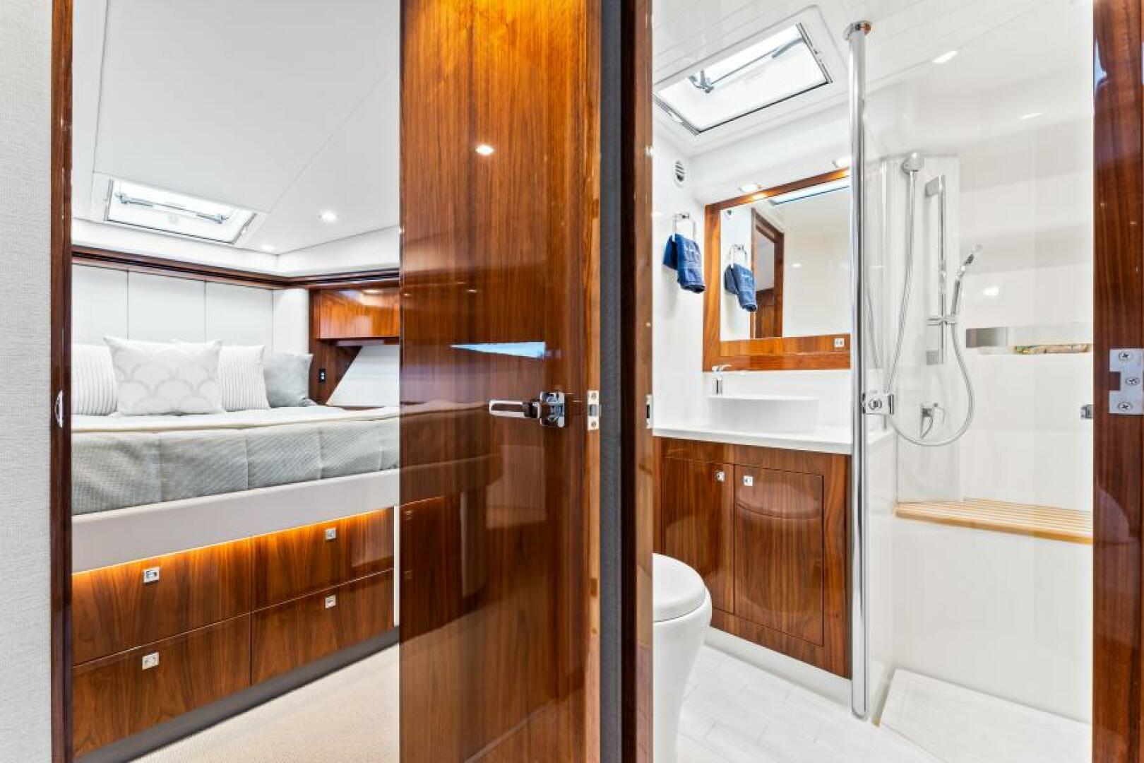 Slide: The Image of Riviera 5400 Sport Yacht Platinum Edition 2021 - 4933517