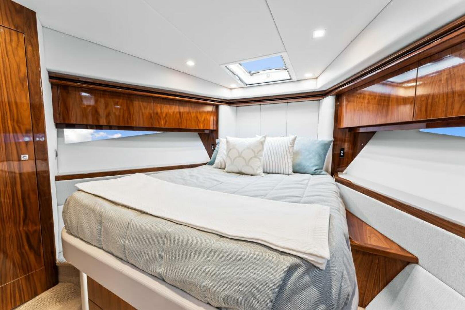 Slide: The Image of Riviera 5400 Sport Yacht Platinum Edition 2021 - 4933518