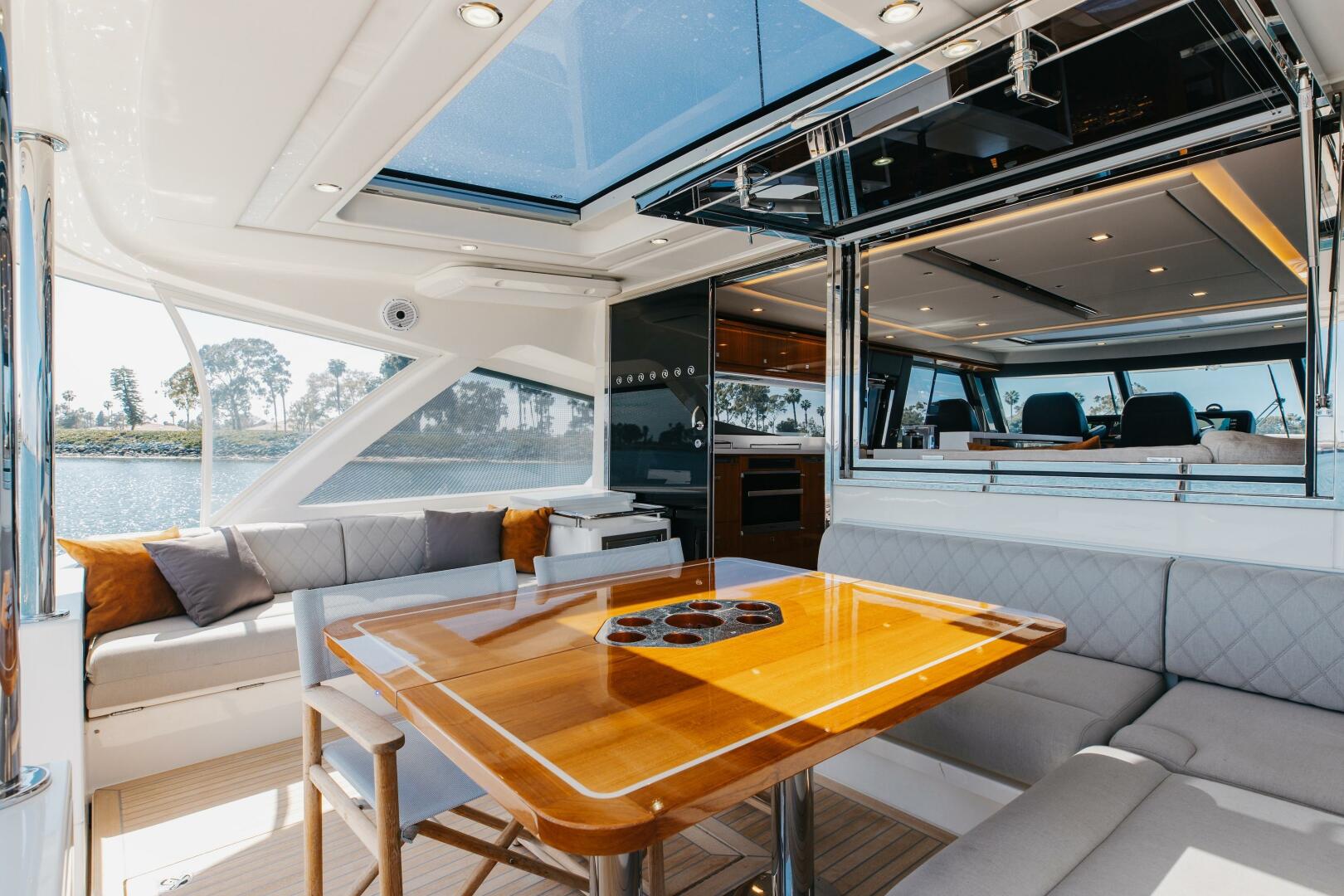 Slide: The Image of Riviera 645 SUV 2023 - 5382251