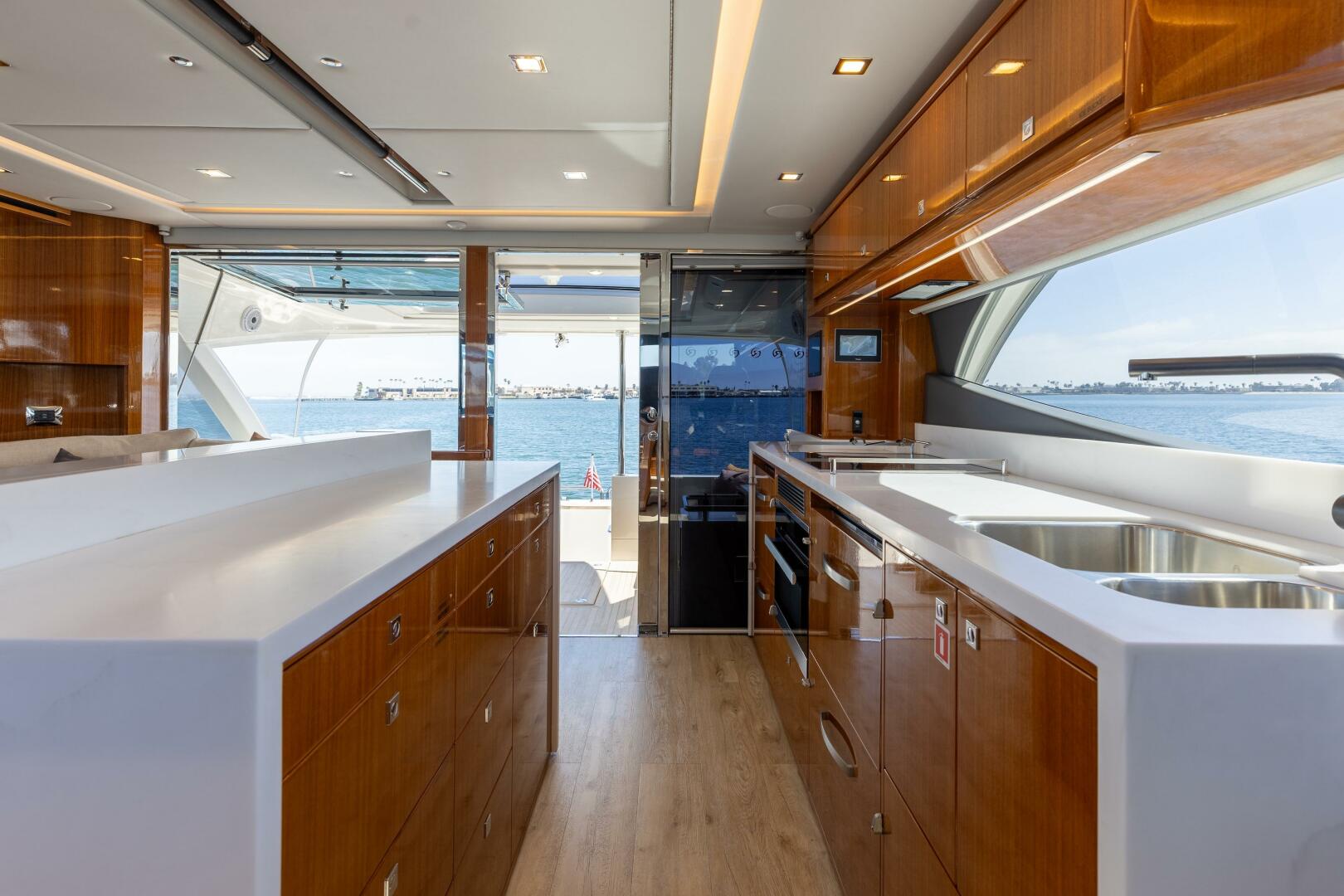Slide: The Image of Riviera 645 SUV 2023 - 5382254