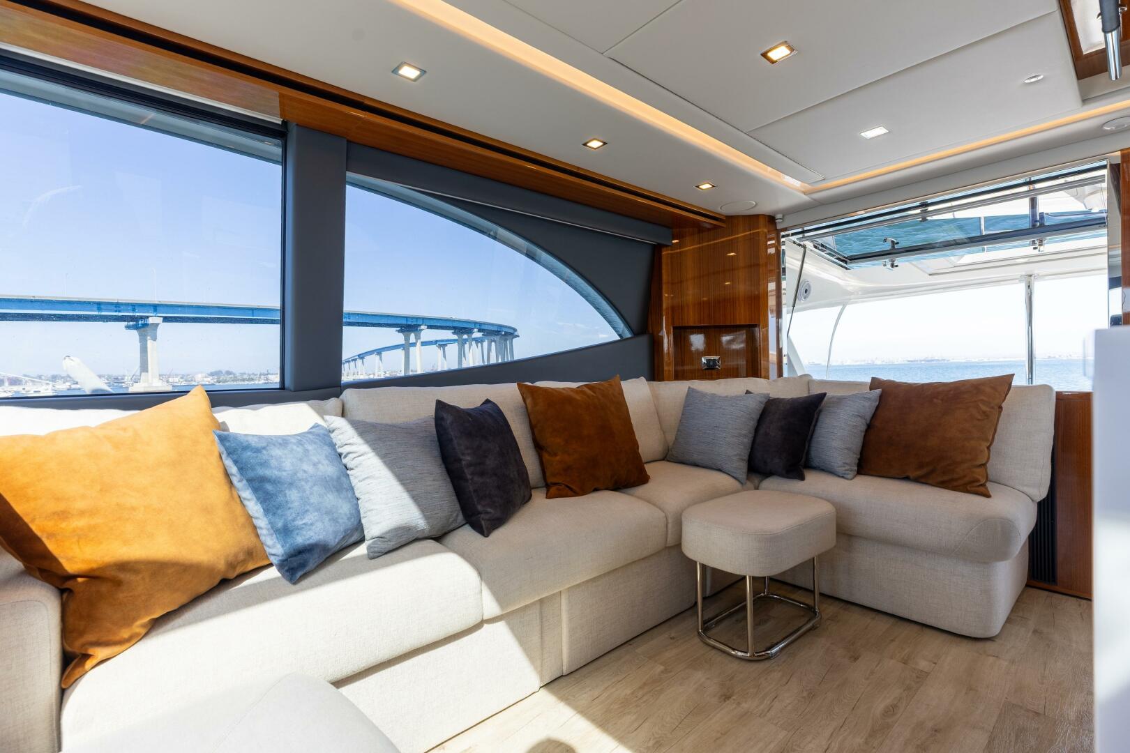Slide: The Image of Riviera 645 SUV 2023 - 5382255