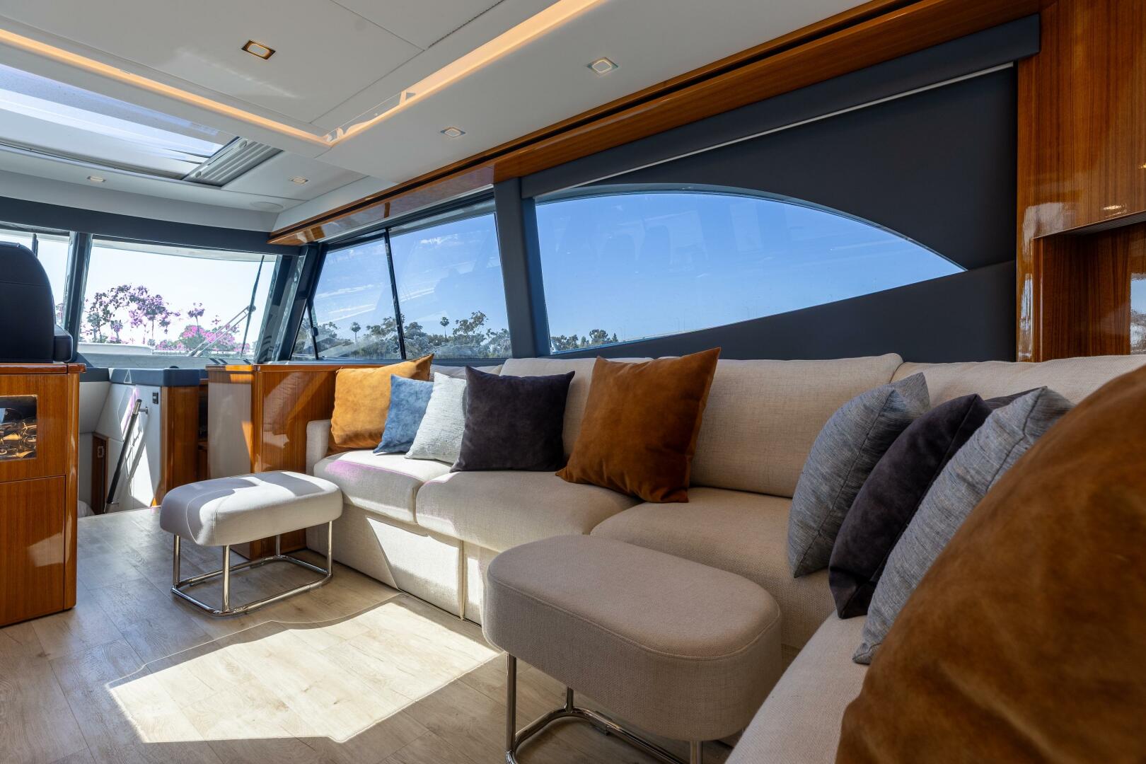 Slide: The Image of Riviera 645 SUV 2023 - 5382256