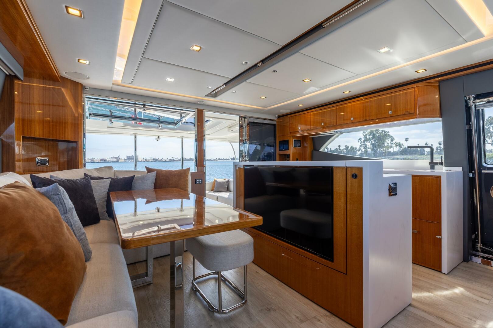 Slide: The Image of Riviera 645 SUV 2023 - 5382257