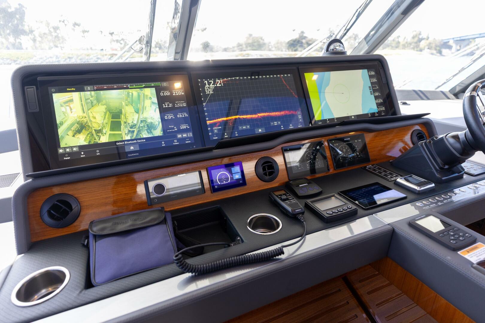 Slide: The Image of Riviera 645 SUV 2023 - 5382260