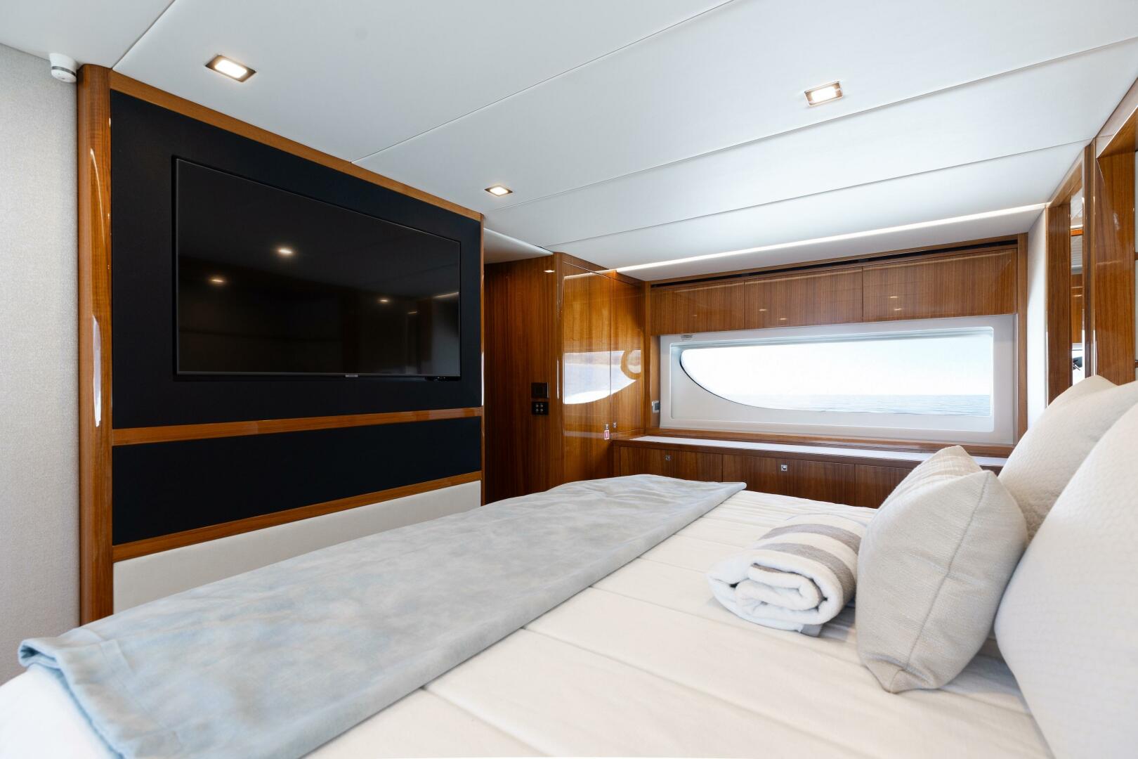 Slide: The Image of Riviera 645 SUV 2023 - 5382263