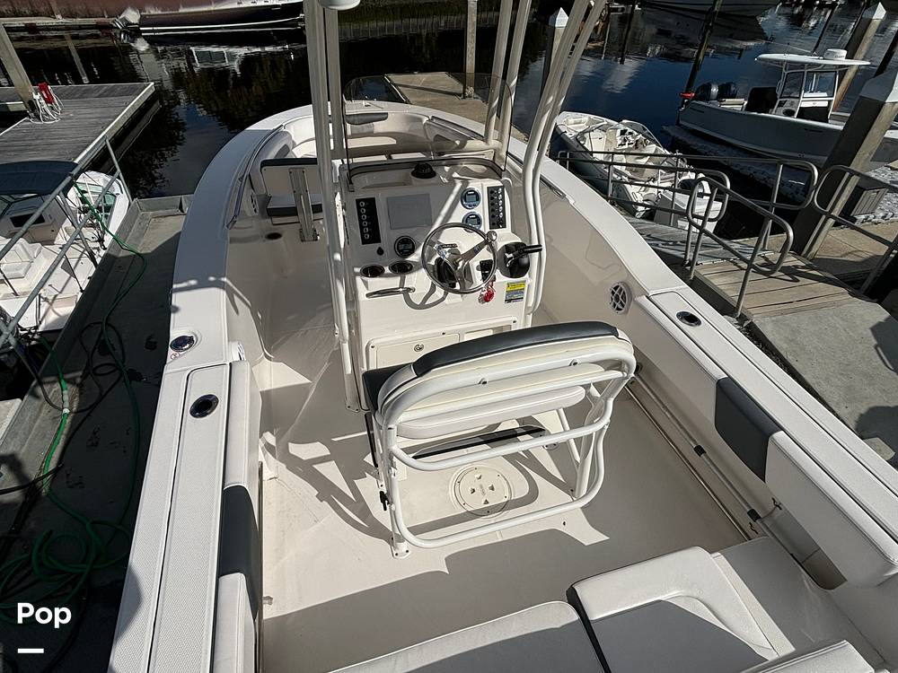 Slide: The Image of Robalo 202 Explorer 2021 - 14656438