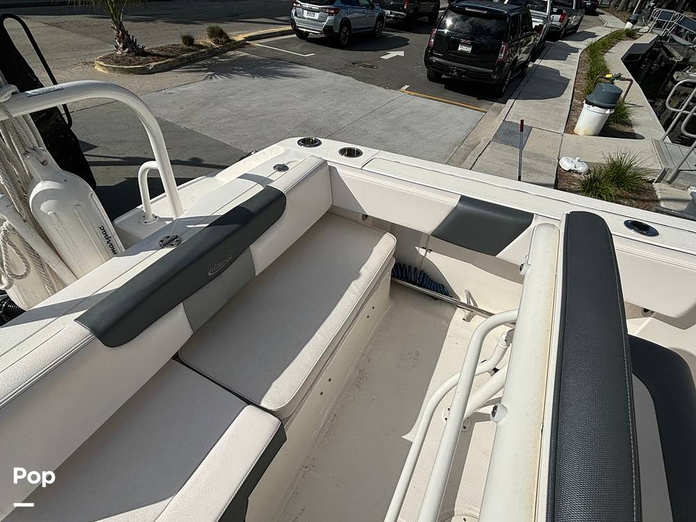Slide: The Image of Robalo 202 Explorer 2021 - 14656440