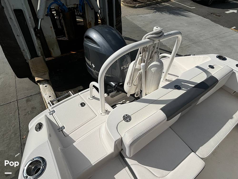 Slide: The Image of Robalo 202 Explorer 2021 - 14656441
