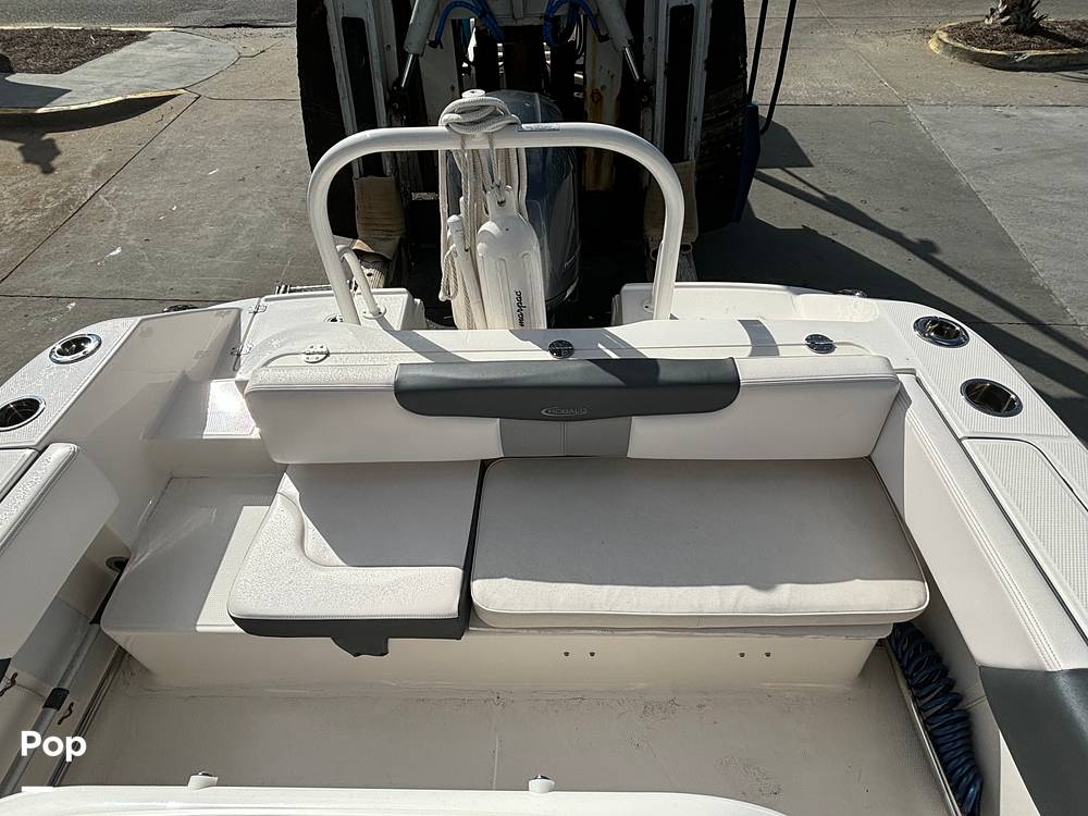 Slide: The Image of Robalo 202 Explorer 2021 - 14656442
