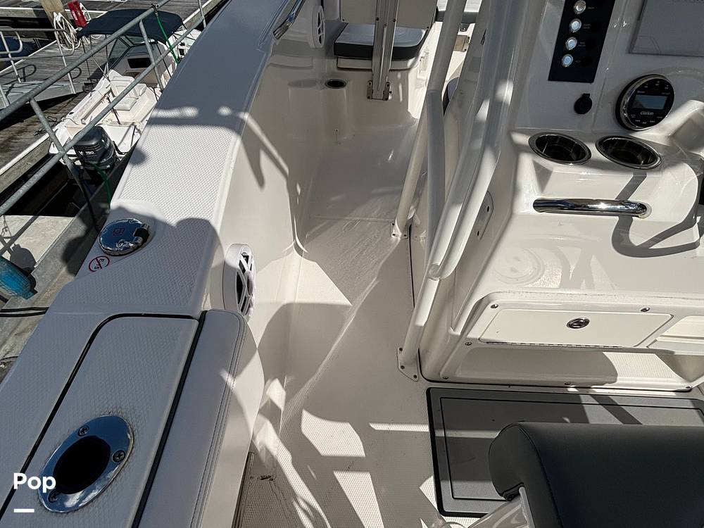 Slide: The Image of Robalo 202 Explorer 2021 - 14656444