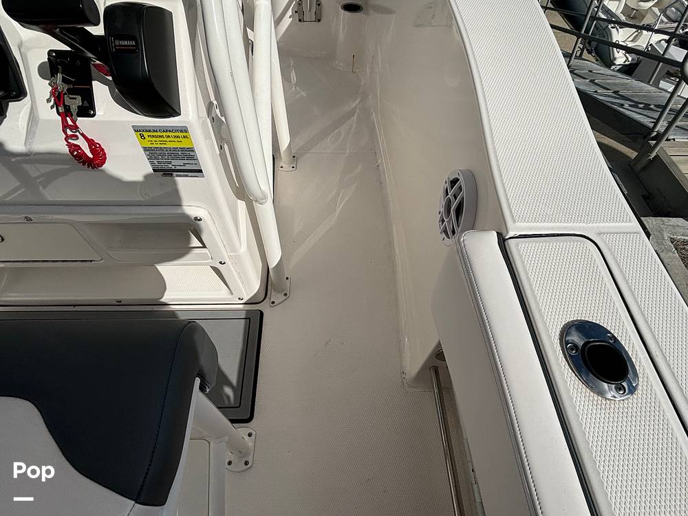 Slide: The Image of Robalo 202 Explorer 2021 - 14656445