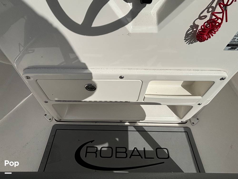 Slide: The Image of Robalo 202 Explorer 2021 - 14656450