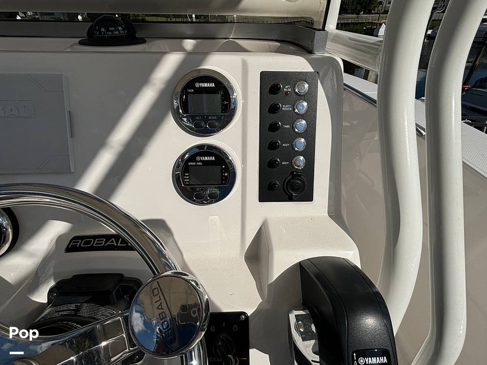 Slide: The Image of Robalo 202 Explorer 2021 - 14656452