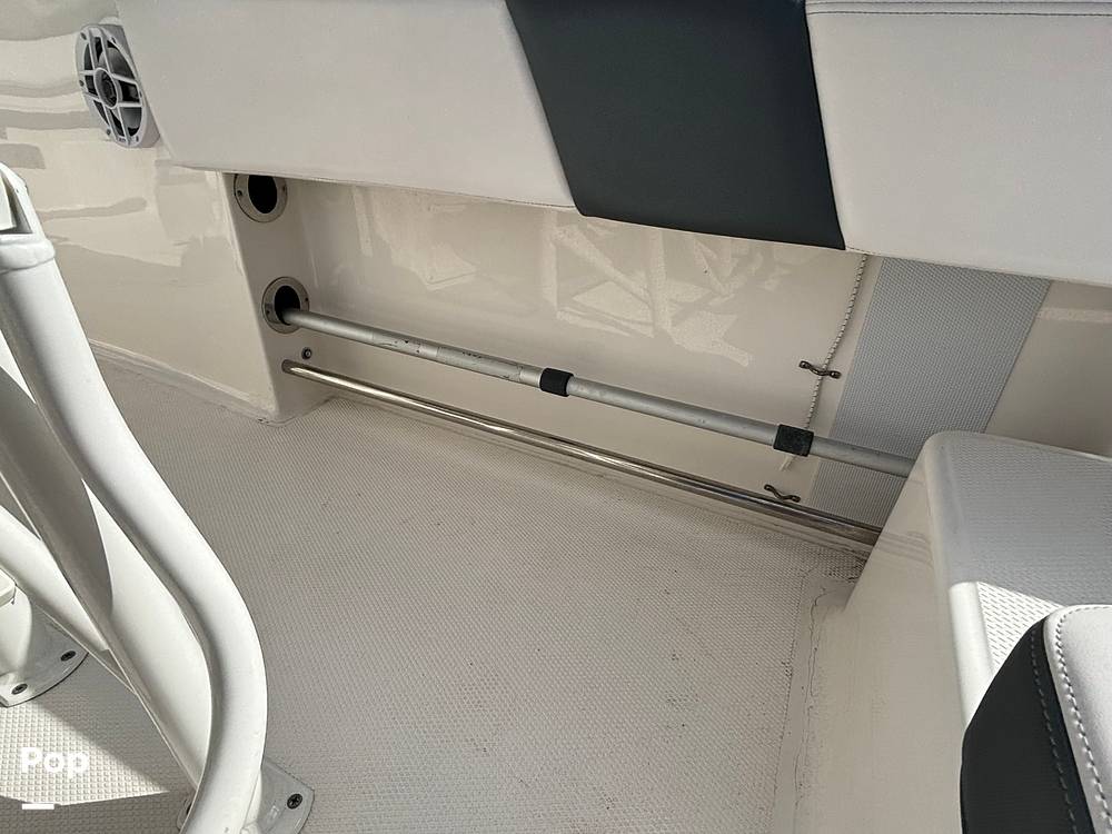 Slide: The Image of Robalo 202 Explorer 2021 - 14656454