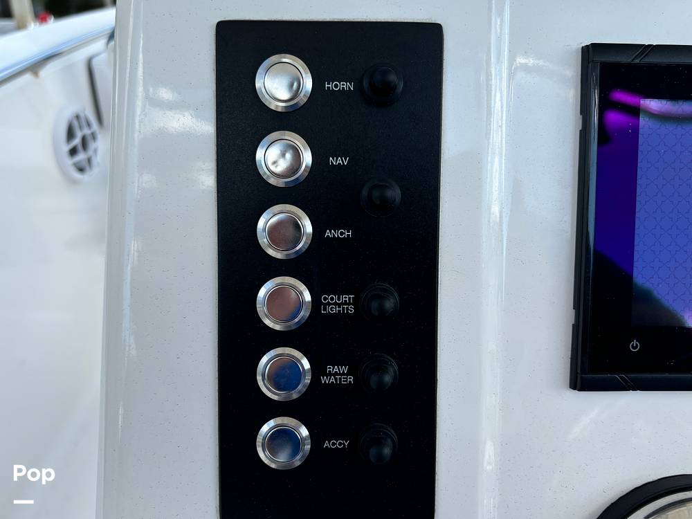 Slide: The Image of Robalo 202 Explorer 2021 - 14656458