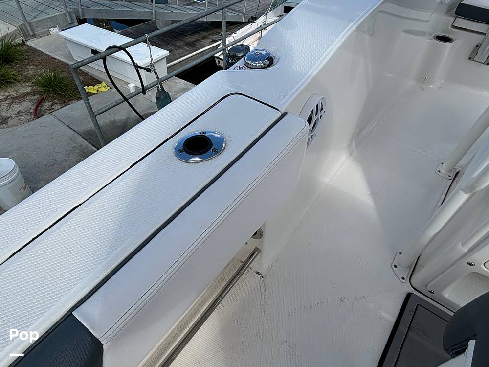 Slide: The Image of Robalo 202 Explorer 2021 - 14656465