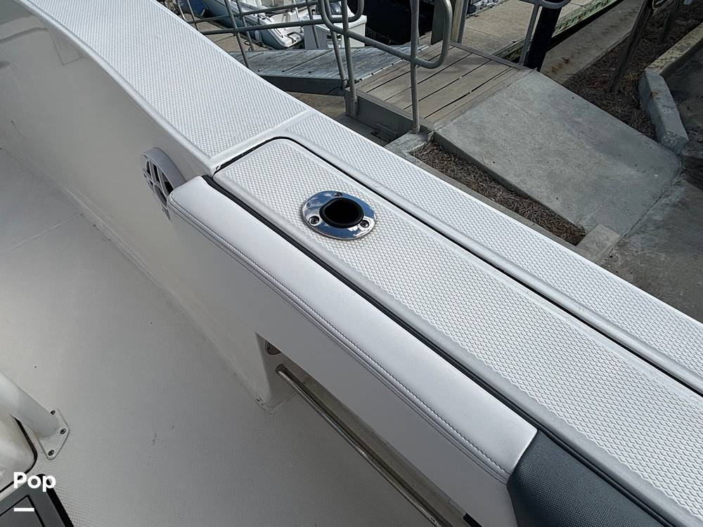 Slide: The Image of Robalo 202 Explorer 2021 - 14656466