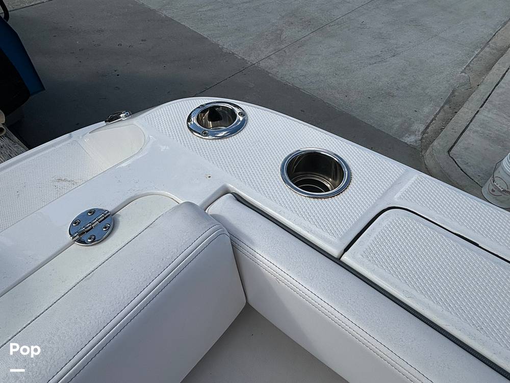 Slide: The Image of Robalo 202 Explorer 2021 - 14656469