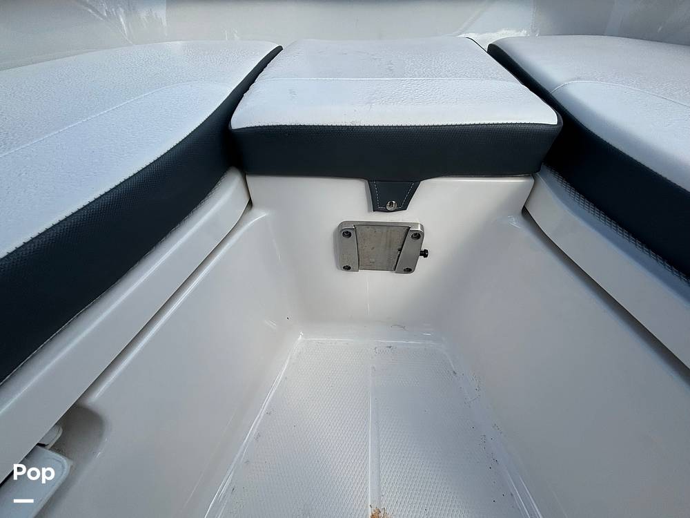 Slide: The Image of Robalo 202 Explorer 2021 - 14656474