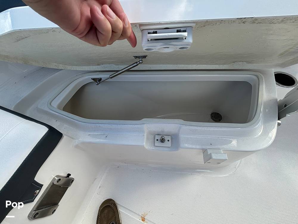 Slide: The Image of Robalo 202 Explorer 2021 - 14656475
