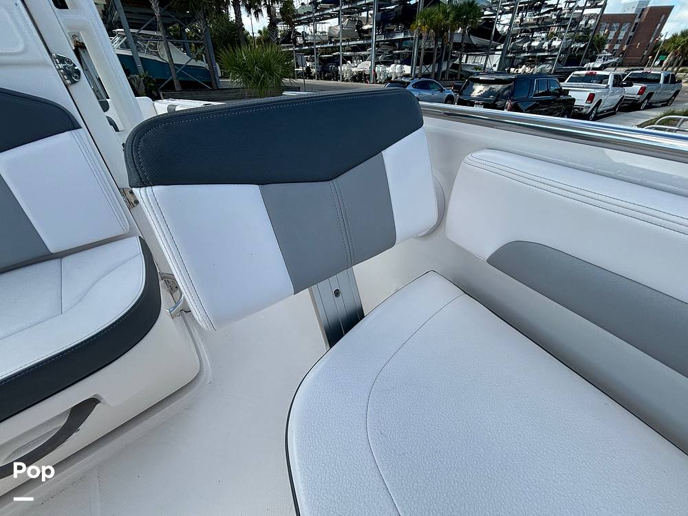 Slide: The Image of Robalo 202 Explorer 2021 - 14656479