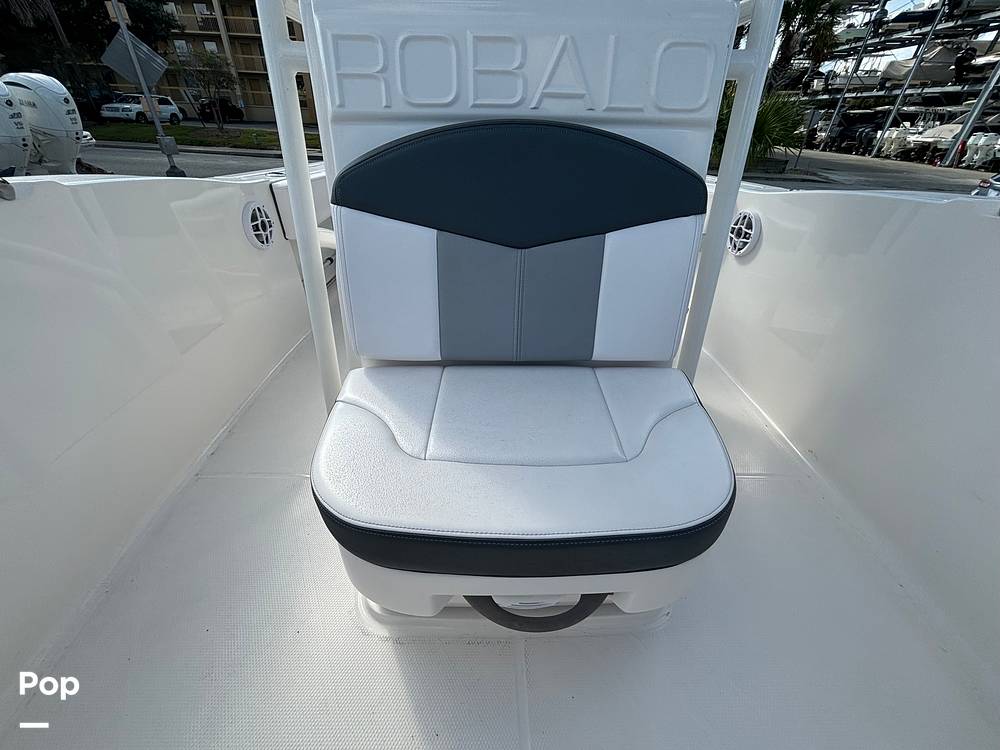 Slide: The Image of Robalo 202 Explorer 2021 - 14656485