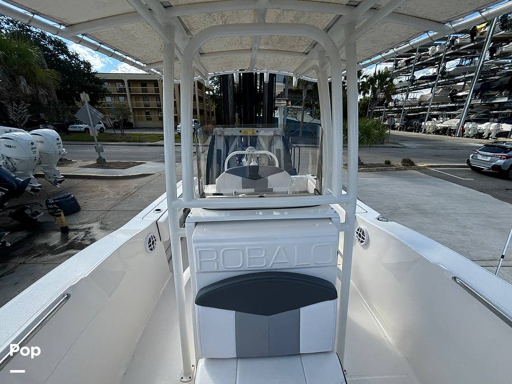 Slide: The Image of Robalo 202 Explorer 2021 - 14656524