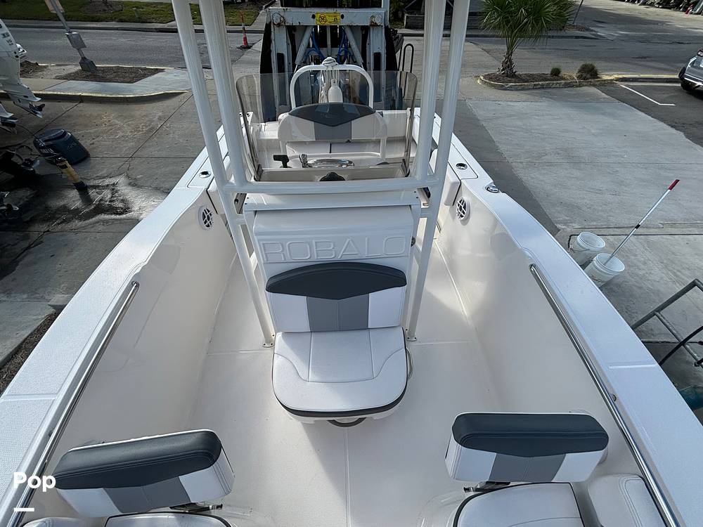 Slide: The Image of Robalo 202 Explorer 2021 - 14656525