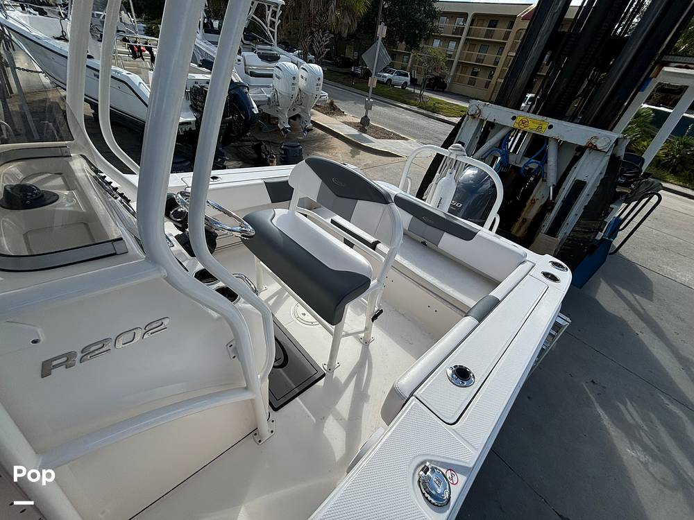 Slide: The Image of Robalo 202 Explorer 2021 - 14656528