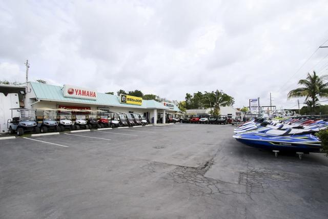 Slide: The Image of Outdoor dealership showcasing Yamaha, Sea-Doo, and Robalo 206 Cayman 2024 models. - 39