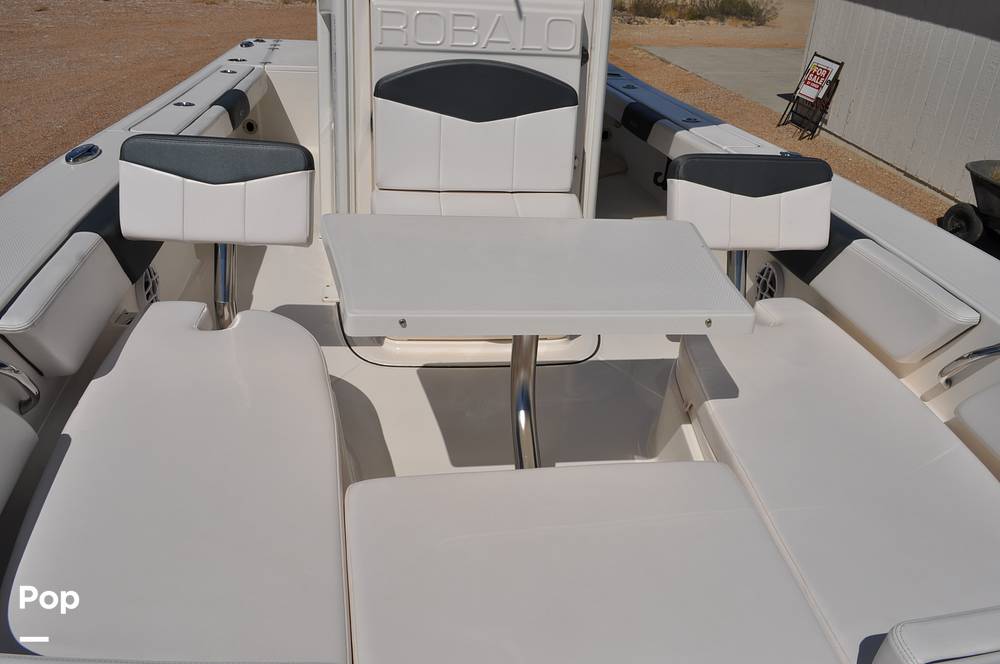 Slide: The Image of Robalo 246 Cayman 2021 - 15336671