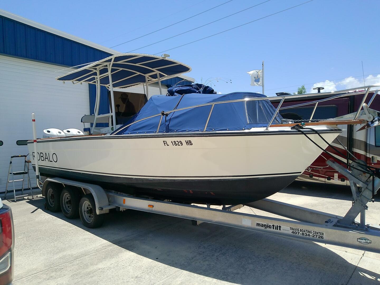 Slide: The Image of Robalo 2520 Center Console 1985 - 5310320