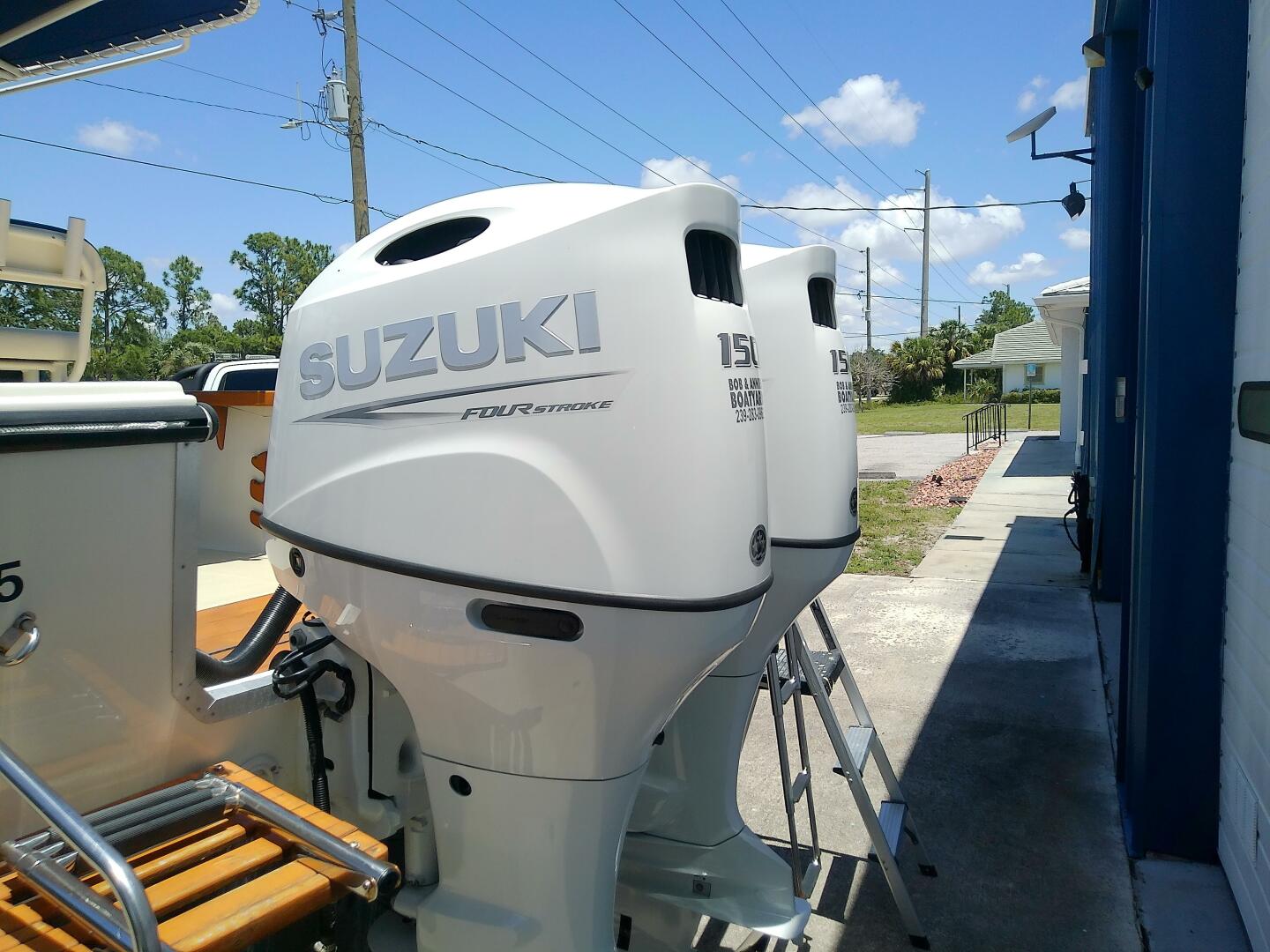 Slide: The Image of Robalo 2520 Center Console 1985 - 5310325