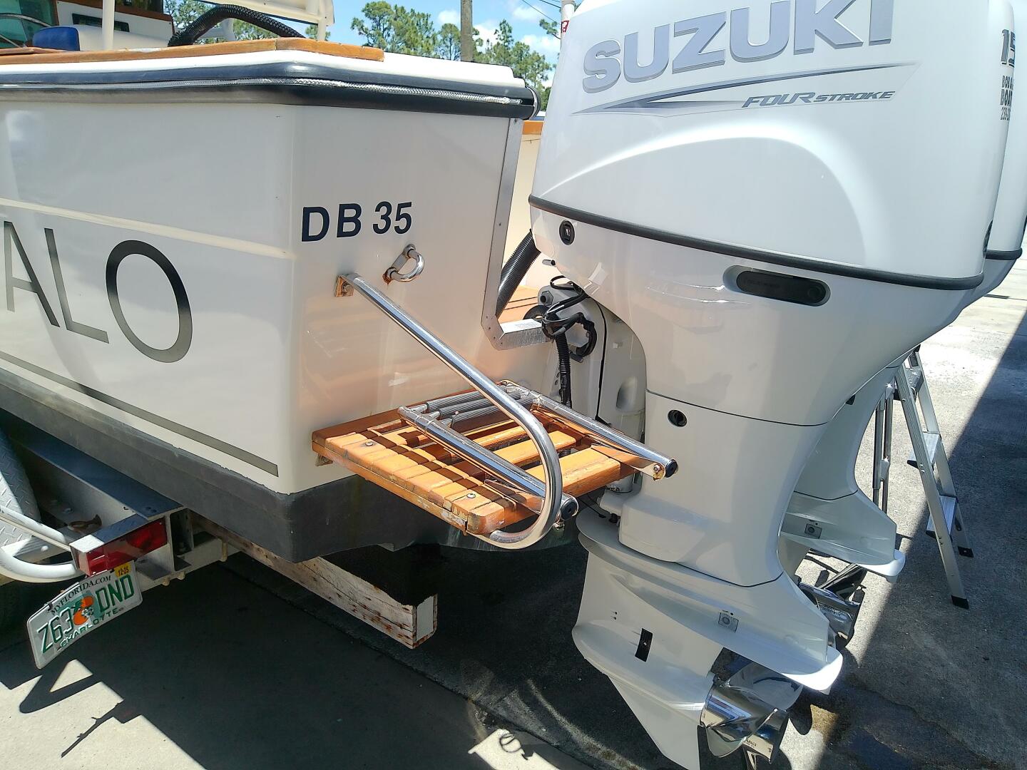 Slide: The Image of Robalo 2520 Center Console 1985 - 5310330