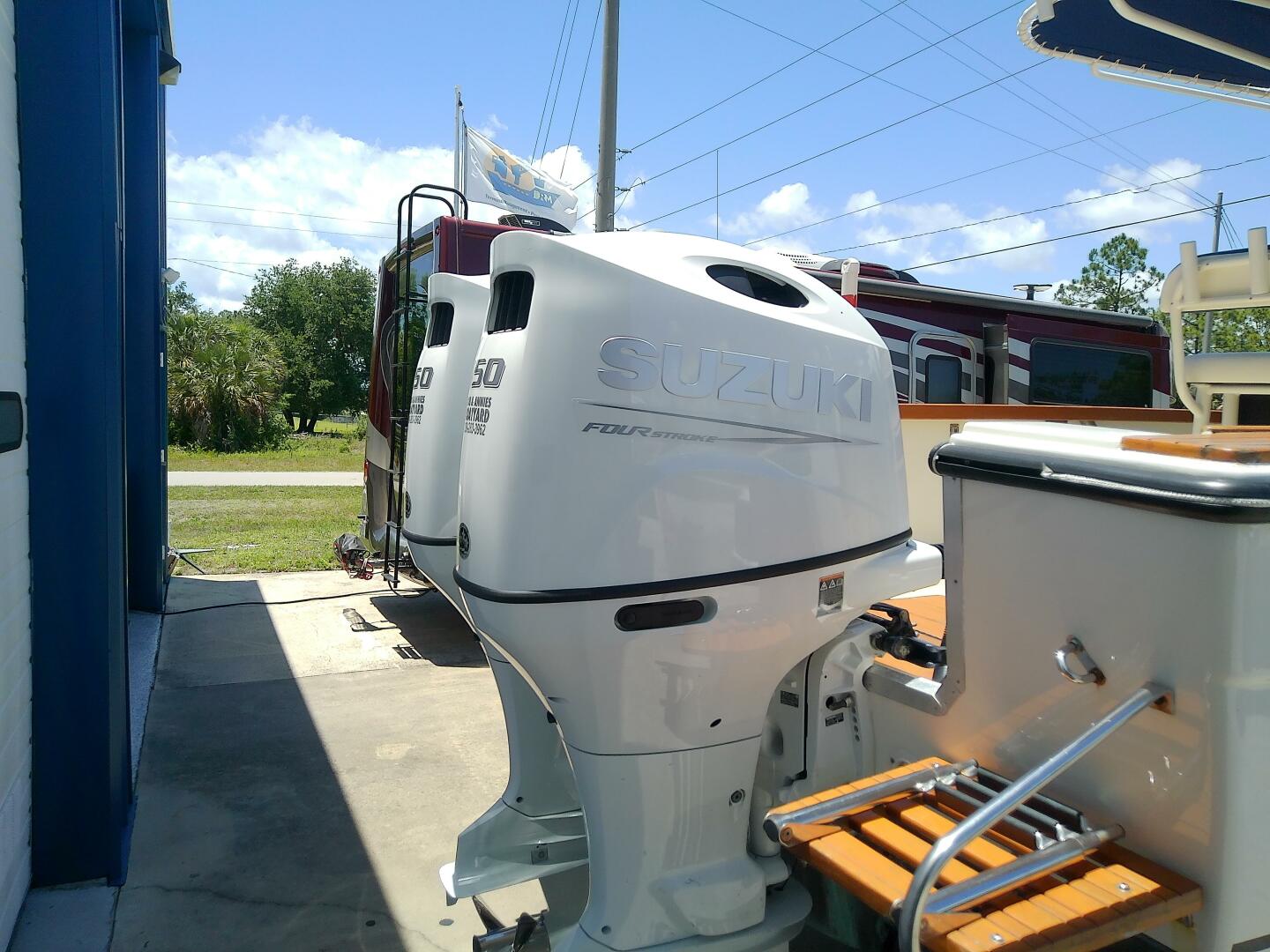Slide: The Image of Robalo 2520 Center Console 1985 - 5310332