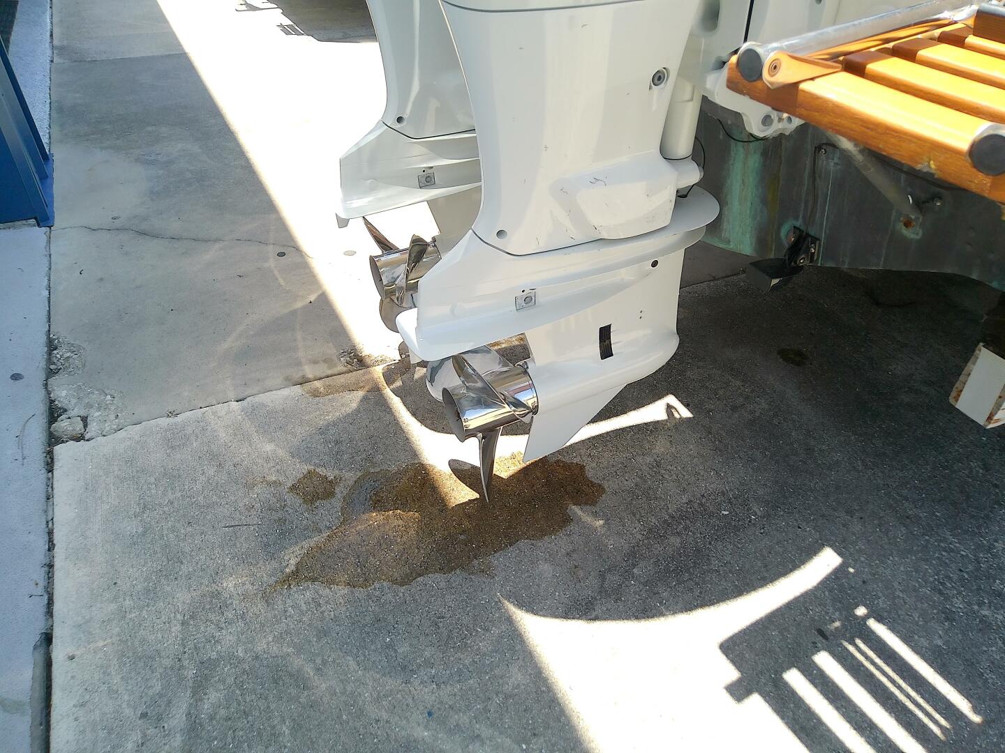 Slide: The Image of Robalo 2520 Center Console 1985 - 5310333