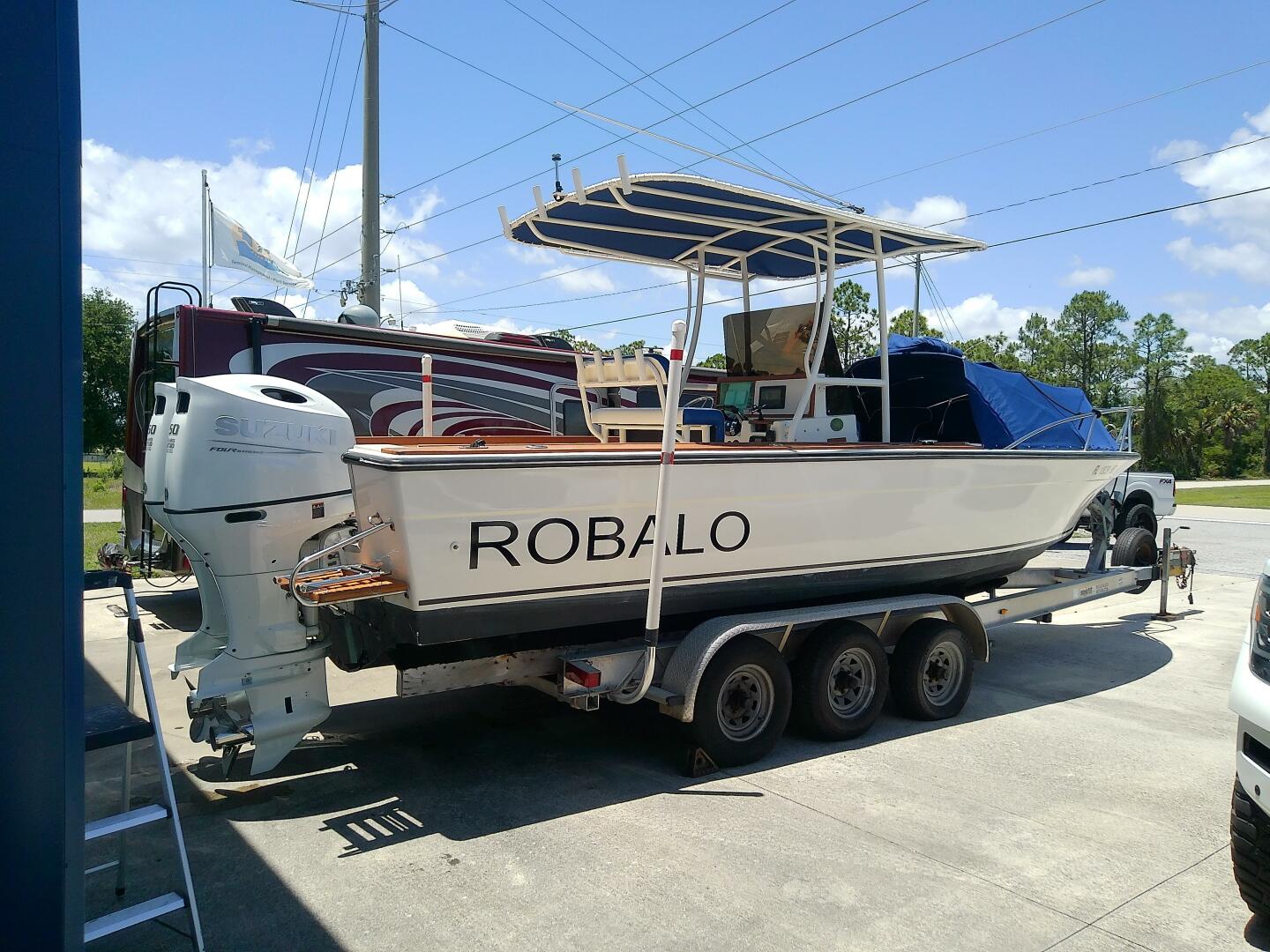 Slide: The Image of Robalo 2520 Center Console 1985 - 5310335