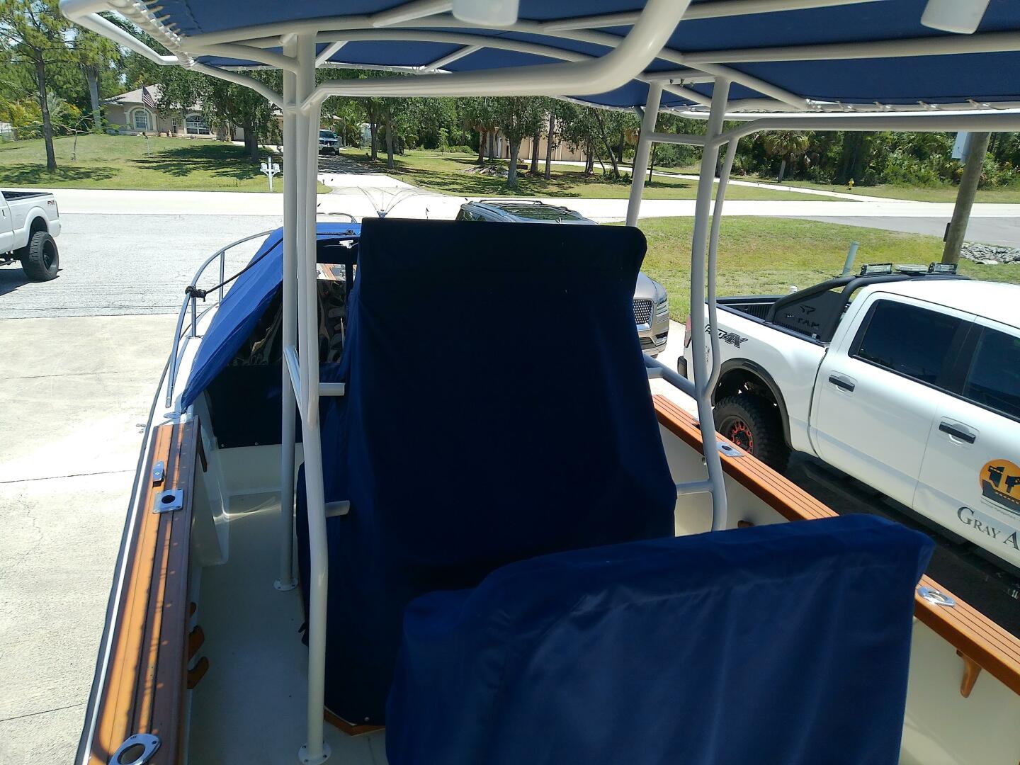 Slide: The Image of Robalo 2520 Center Console 1985 - 5310341