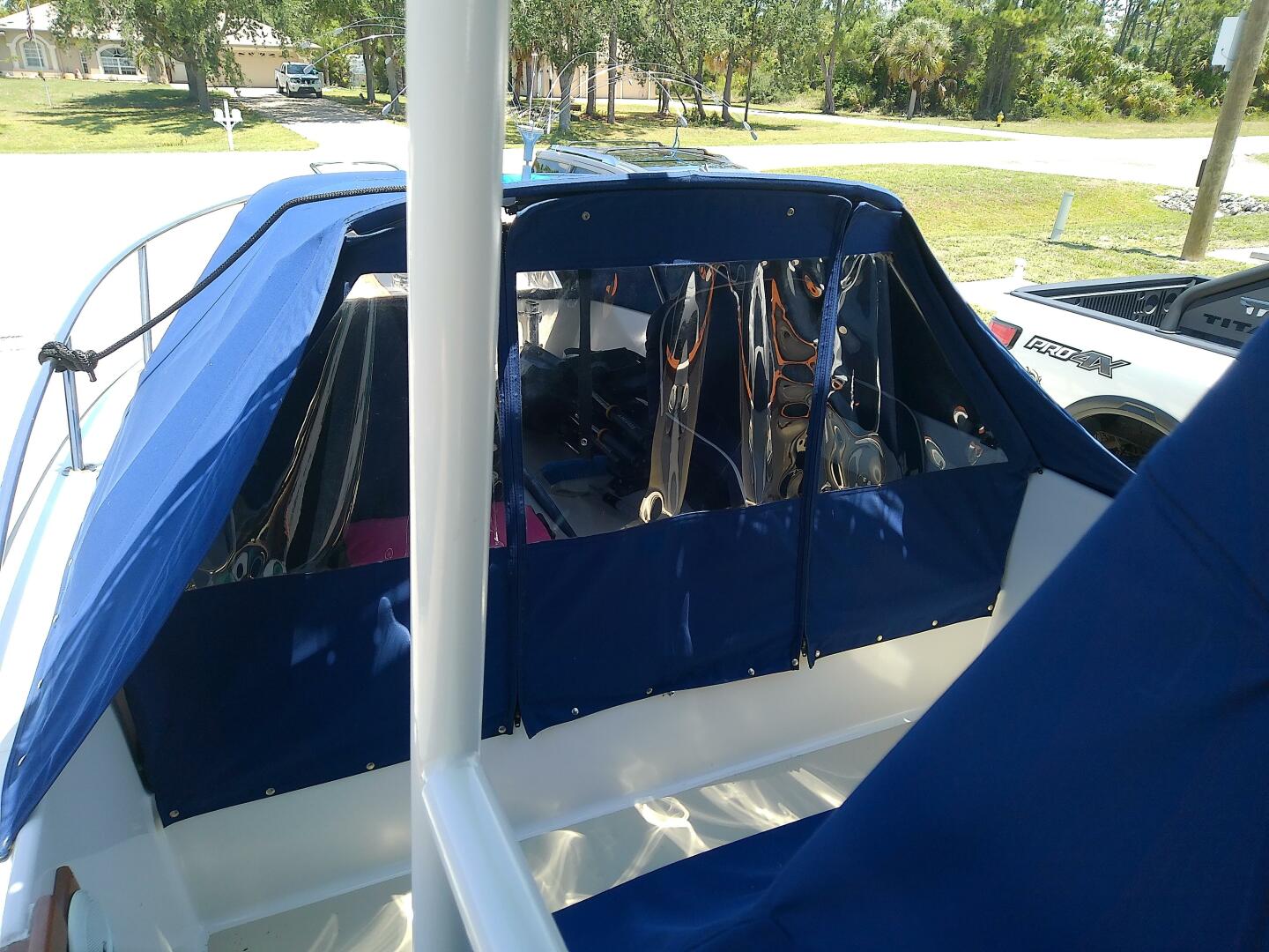 Slide: The Image of Robalo 2520 Center Console 1985 - 5310343