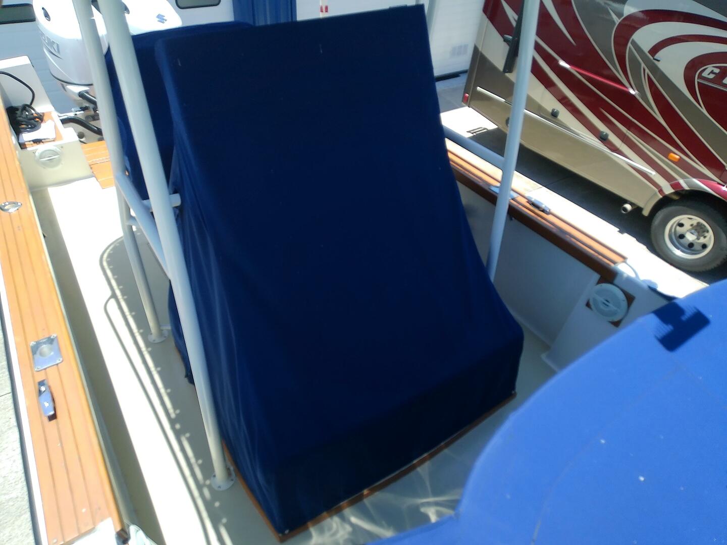 Slide: The Image of Robalo 2520 Center Console 1985 - 5310348