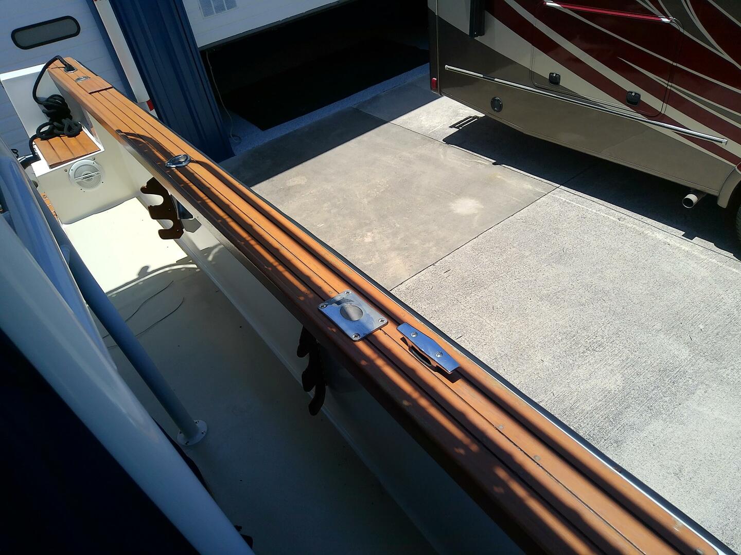 Slide: The Image of Robalo 2520 Center Console 1985 - 5310355