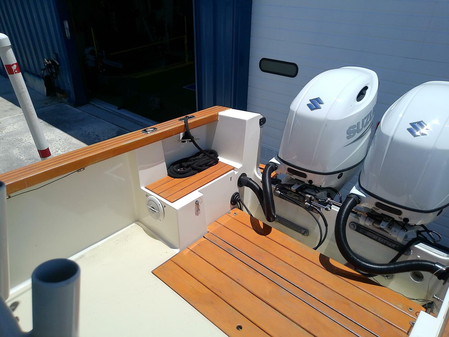 Slide: The Image of Robalo 2520 Center Console 1985 - 5310357