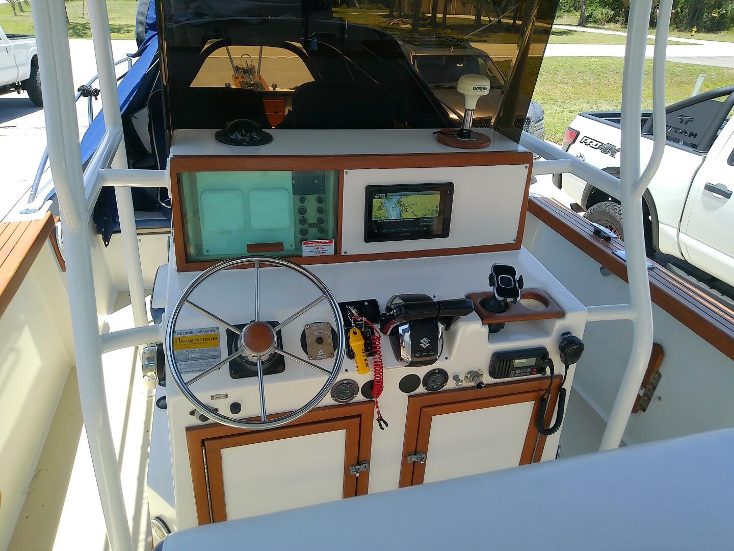 Slide: The Image of Robalo 2520 Center Console 1985 - 5310361