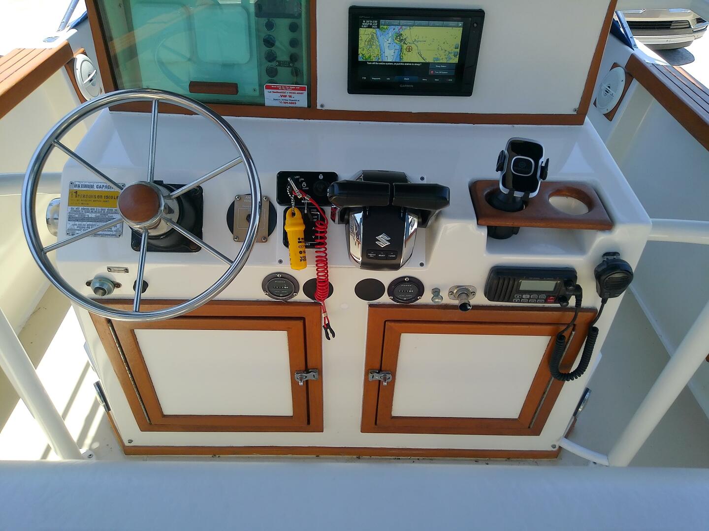 Slide: The Image of Robalo 2520 Center Console 1985 - 5310364