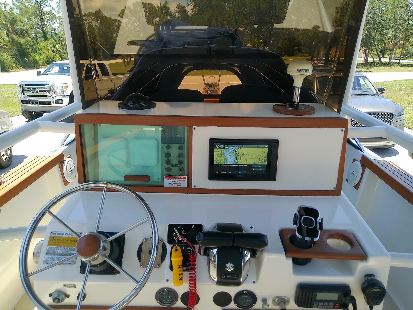 Slide: The Image of Robalo 2520 Center Console 1985 - 5310366