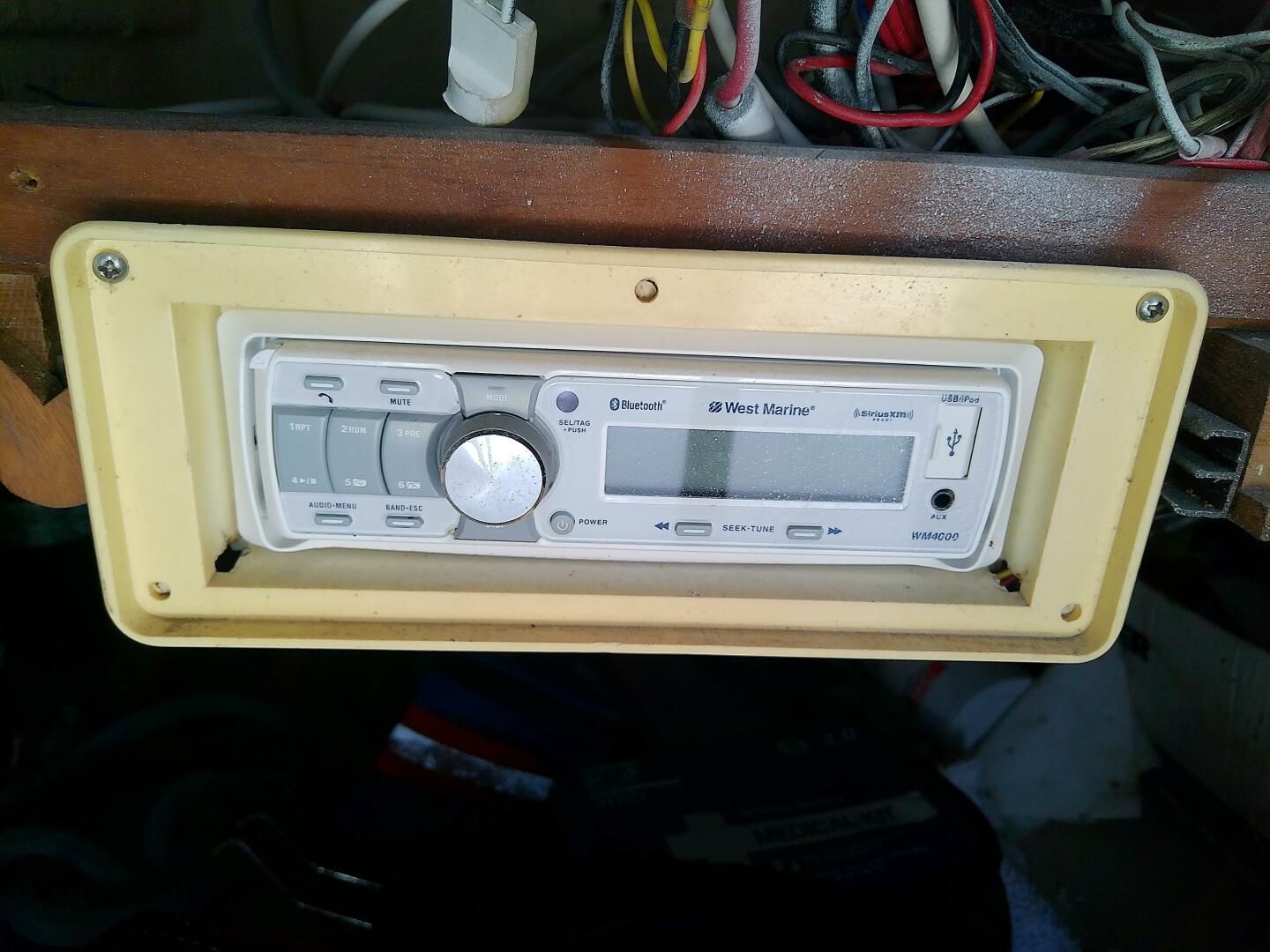 Slide: The Image of Robalo 2520 Center Console 1985 - 5310377