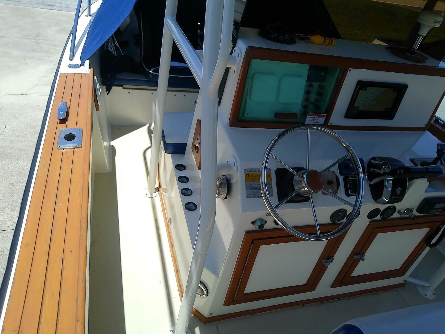 Slide: The Image of Robalo 2520 Center Console 1985 - 5310382